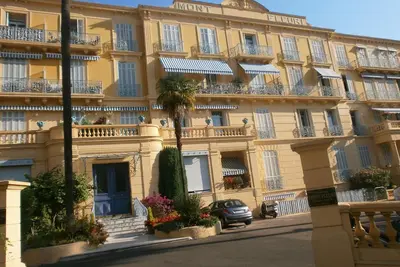 Image de 2 P. Palais Belle Epoque in a quiet area - City Center