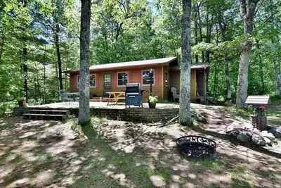 Image de Shady Oaks Cottage on Busky Bay of the Pike Chain of Lakes Iron River, Wi