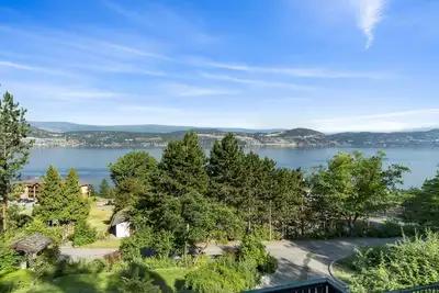 Image de Lakeview Cottage with beach access, stunning views