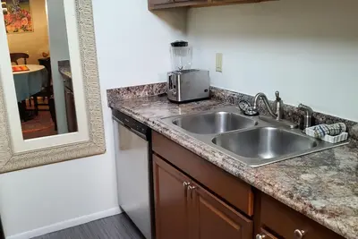 Image de 15minutes to the airport and Siesta Key Beach! Convient to Everything