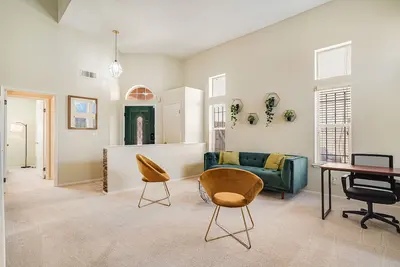 Image de Spacious High Ceilings 5br\/3bath. Sf Bay Area