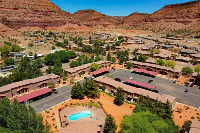 Image de Townhome in Kanab, Utah with Peaceful Surroundings, Plenty of Hiking, Pool and H