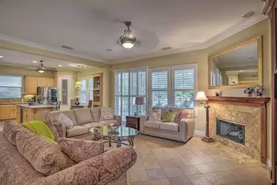 Image de Indio Home w/ Resort Amenities, Near Festivals!