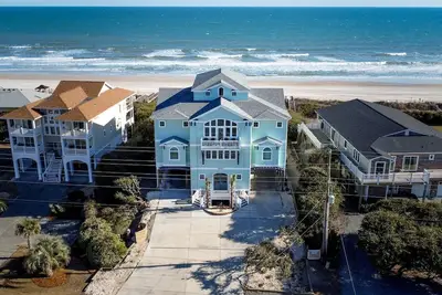 Image de Majestic View - New Luxury Oceanfront Home - Pool, Hot Tub, Theater, Elevator