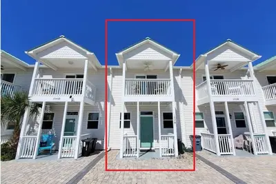 Image de \"Laid Back\" beach side 3 bd 2. 5 ba town-home!
