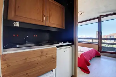 Image de À 100m des pistes de ski, 8ème étage, balcon, télévision, casier à ski, 30m², Les Menuires
