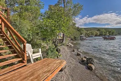Image de 'Aunt Al's Place' Home on Canandaigua Lake w\/ Deck
