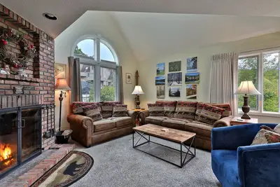 Image de Beautiful 2br/2ba Fall Line Condo w/ Mountain Views, Pool, Hot Tub, Sauna, Shuttle. G2b