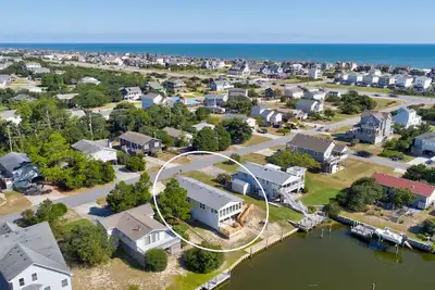 Image de Canal-front gem with boat dock - close to shopping, restaurants, & beach