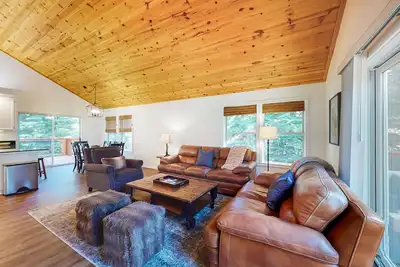 Image de Dog-Friendly Home with Shared Pool, Hot Tub, Sauna, Golf Nearby