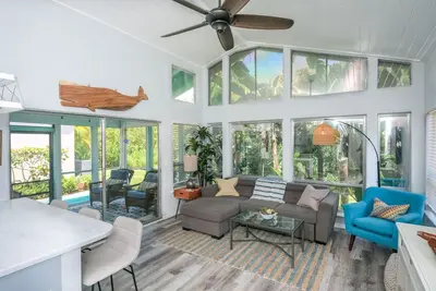 Image de Island Time-Walk to the beach-Intercoastal home in tropical paradise!