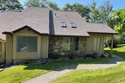 Image de Four Seasons Hidden Valley End-Unit Townhome 4Br3BaWiFi on 17th Fairway!