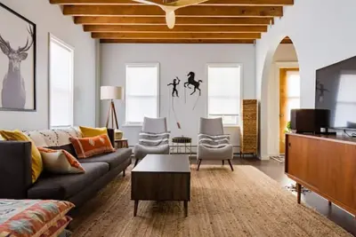 Image de Charming Historic Home Near Waterfront Restaurants