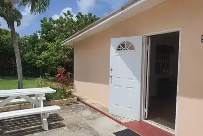 Image de Cosy one bedroom apartment on the beautiful south coast, close to Accra beach.