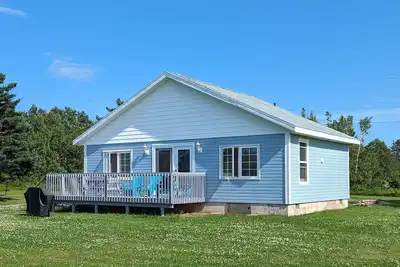 Pei cottage, water views, fire pit, A/C, 25 mins from Charlottetown - Donaldston