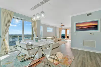 Image de Magnificent Modern 2/2 Oceanview Luxury Condo