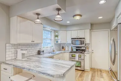 Image de Spacious 4 Bedroom House Near Holland State Park Pet Friendly