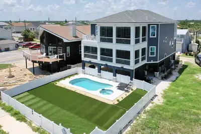 Image de Spectacular Ocean Front home