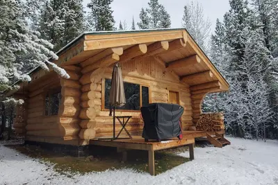 Image de Lynx Lair Log Cabin, Remote, Off Grid Wilderness location, adj Jasper Nat Park