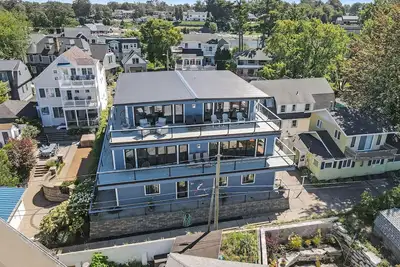 Image de Out of the Blue - Luxury 5500 sq ft home on North Beach \n\n