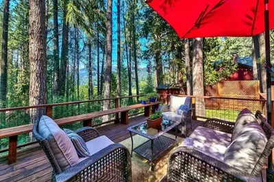 Image de New Modern Cozy Cabin w/ Spectacular Deck