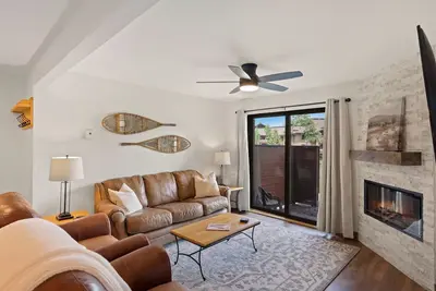 Image de Fully renovated condo just south of Steamboat Ski Resort with pool & hot tub