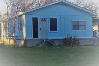 Image de Pretty Lakehouse for a Great, Inexpensive Getaway!