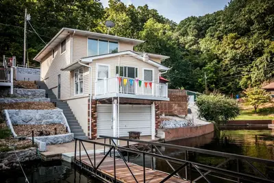 Image de Quiet Waters - Spacious Waterfront Home!