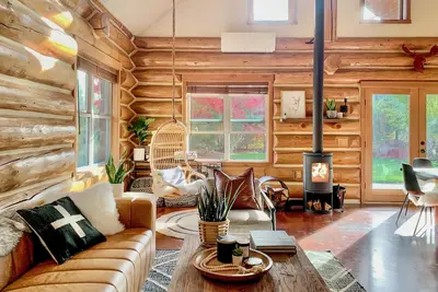 Wildwood Mountain Modern Log Cabin- 3 Acres, Garage Game Room, Shuffleboard
