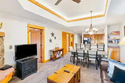 Image de 500 yards to the gondola with shuttle access, on-site pool, hot tub & gym