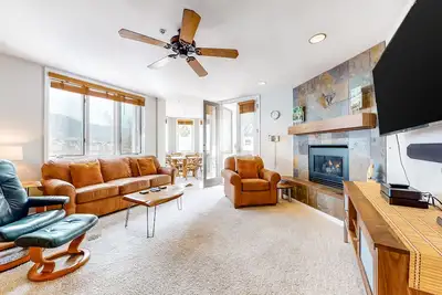 Image de Ski Condo w/ Balcony, Shared Pool & Hot Tub - Steps to Slopes and Dining