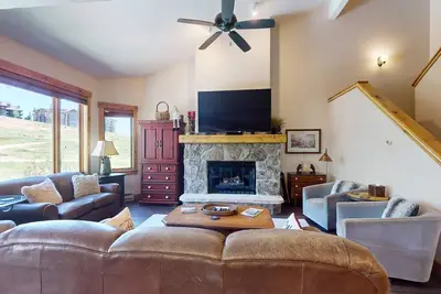 Image de Amazing, Ski-Out Townhouse w/Slope-View Balcony & Shared Hot Tub & Pool