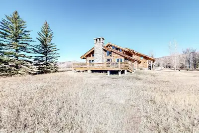 Image de Sunlit Lodge on the Elk River with Water Access & Firepit - Great for Fishing