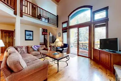 Image de Bear Creek Duplex with Private Hot Tub, Mountain View, Fireplace & Deck