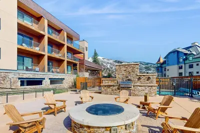 Image de Steps to Gondola Remodeled Condo w\/ Mountain View & Shared Pool\/Hot Tub