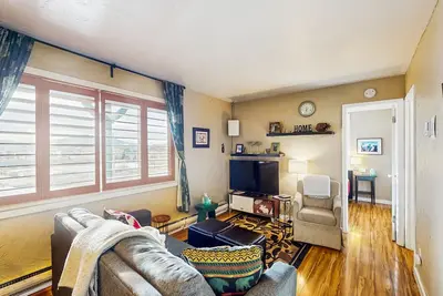 Image de Inviting mountain-view condo with WiFi in great location near the slopes