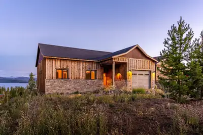 Image de Large mountain home with epic views, hot tub, & gas fireplace