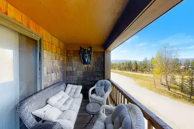 Image de Mountain View Condo w/ 3 Balconies, Gas Fireplace, Shared Hot Tub & Ski Shuttle