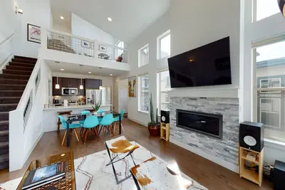 Image de Dog Friendly Townhouse w/Private Deck, Gas Grill