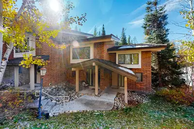 Image de Attractive Townhouse Close to Lift w/Private Washer/Dryer, WiFi, Deck, Fireplace