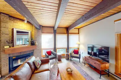 Image de Comfortable ski condo close to Steamboat lifts with hot tub & pool