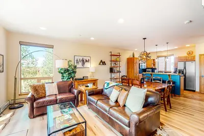 Image de Dog-Friendly Townhouse on Ski Shuttle Route w/Views, Balcony, & Shared Hot Tub
