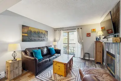 Image de Beautiful Steamboat Condo w/Shared Pool & Hot Tub + Free WiFi - Near Lifts