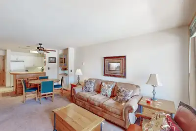 Image de Comfy mountain condo with A/C in every room, pool, hot tub & W/D