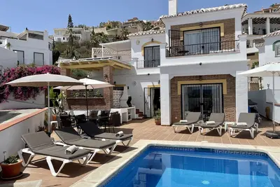 Image de Villa \"Salida Del Sol\" avec vue sur la mer et les montagnes, piscine chauffée et terrasse