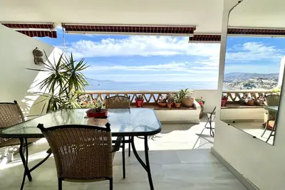 Image de Appartement \"Apartamento Cielo Azul\" avec vue sur la mer, piscine, Wi-Fi, climatisation et terrasse.
