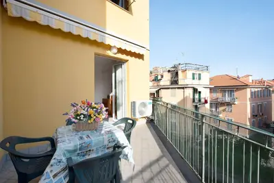 Image de Appartement \"Trilocale Mazzini con 2 balconi\" près de la mer avec balcon