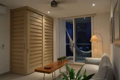 Image de Luxury waterfront apartament - recently renovated / Full amenities.