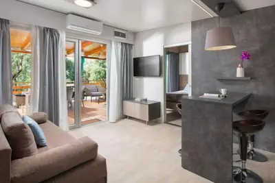 Image de Mobilhome Villa Prestige with jacuzzi by Interhome
