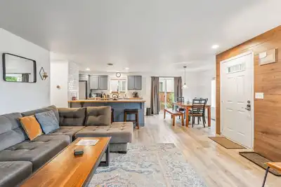 Image de Walk to Downtown Sisters - Dog Friendly - Updated!